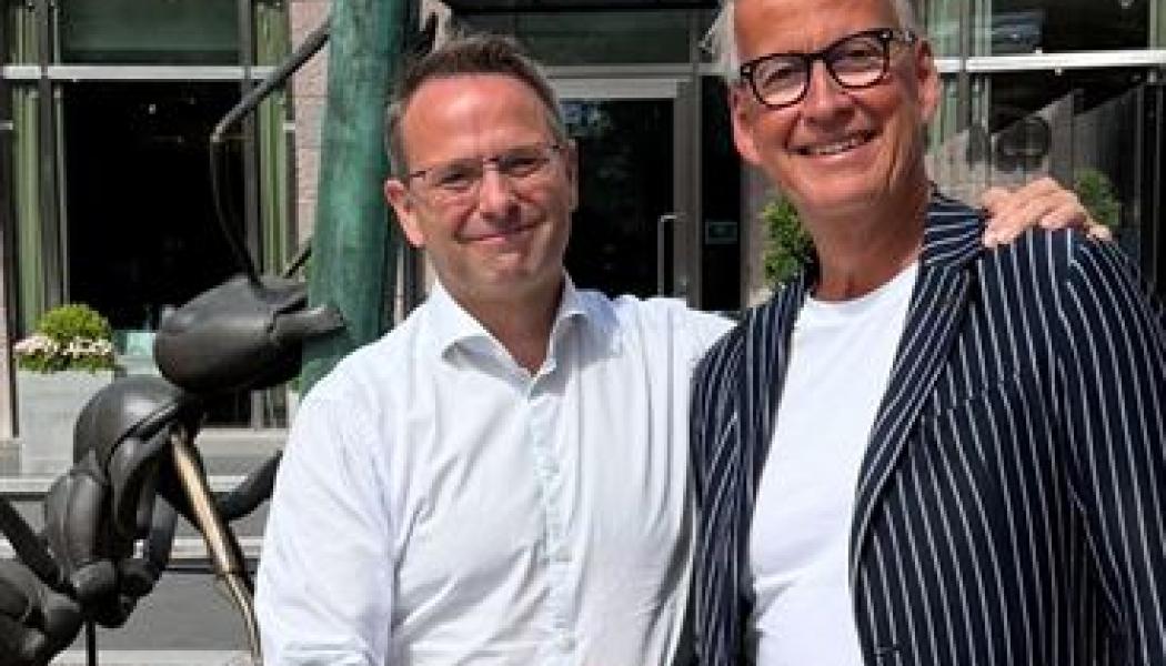 Niklas Sörensen vd Locus Energy och Hans Wallenstam vd Wallenstam. Pressbild: Wallenstam