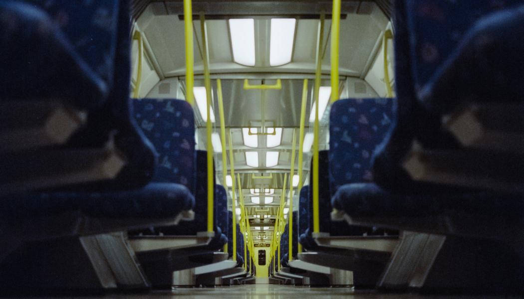 Interiör i tunnelbanevagn. Genrebild: carl nenzen loven /Unsplash