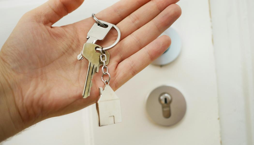 Nycklar i hand. Foto: Maria Ziegler / Unsplash