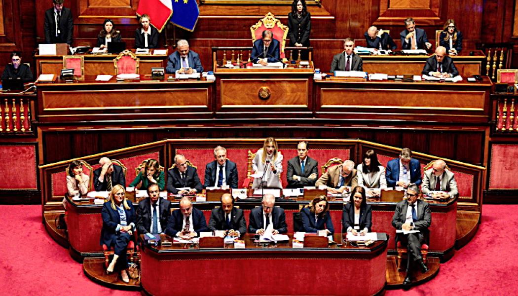 Italiens premiärminister Giorgia Meloni förklarar i landets senat att regeringen vill skapa ett juridiskt ramverk för att återinföra kärnkraft i landet. Foto: Governo.it.