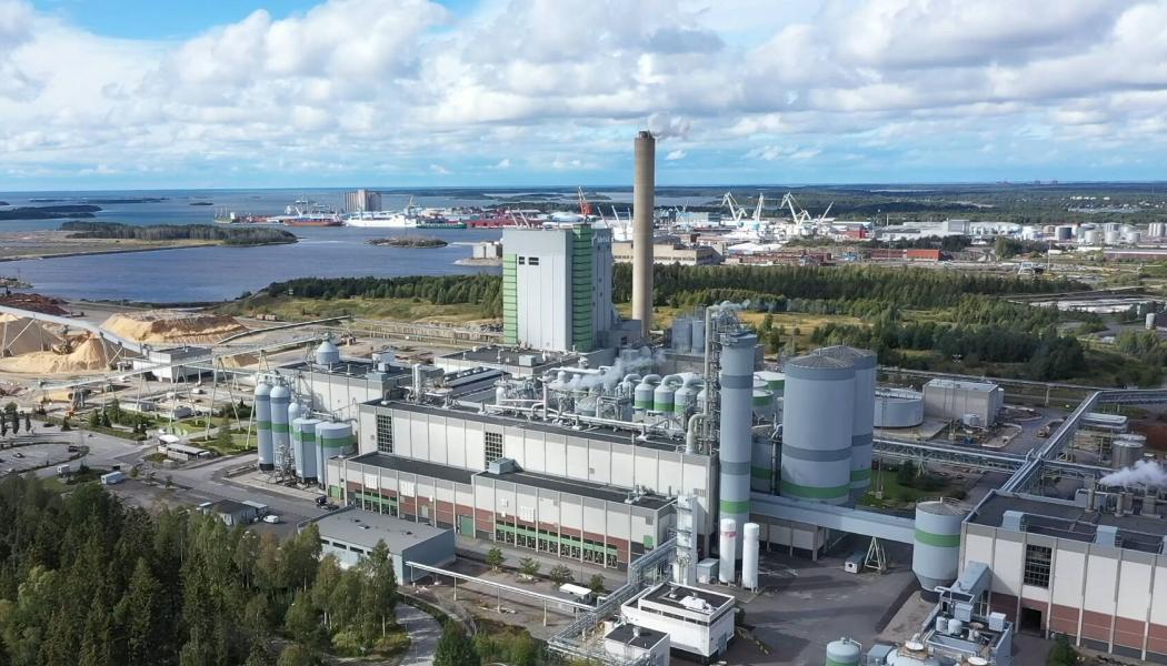 The plant would be located at Metsä Group’s Rauma pulp mill in Southwestern Finland, and its nominal capacity would be approximately 100,000 tonnes of captured wood-based carbon dioxide per year.  Photo: Metsä Group
