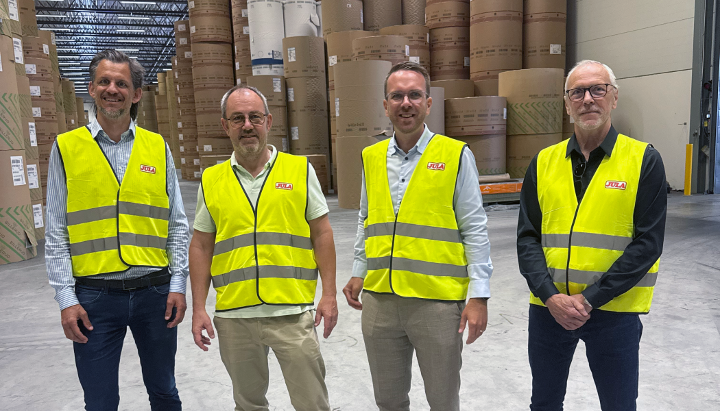 Jula Logistics VD Lennart Karlsson, Pietro Montebovi, Infrastructure Manager, infrastrukturminister Andreas Carlsson samt Simon Zubeyde. Foto: Jula Logistics