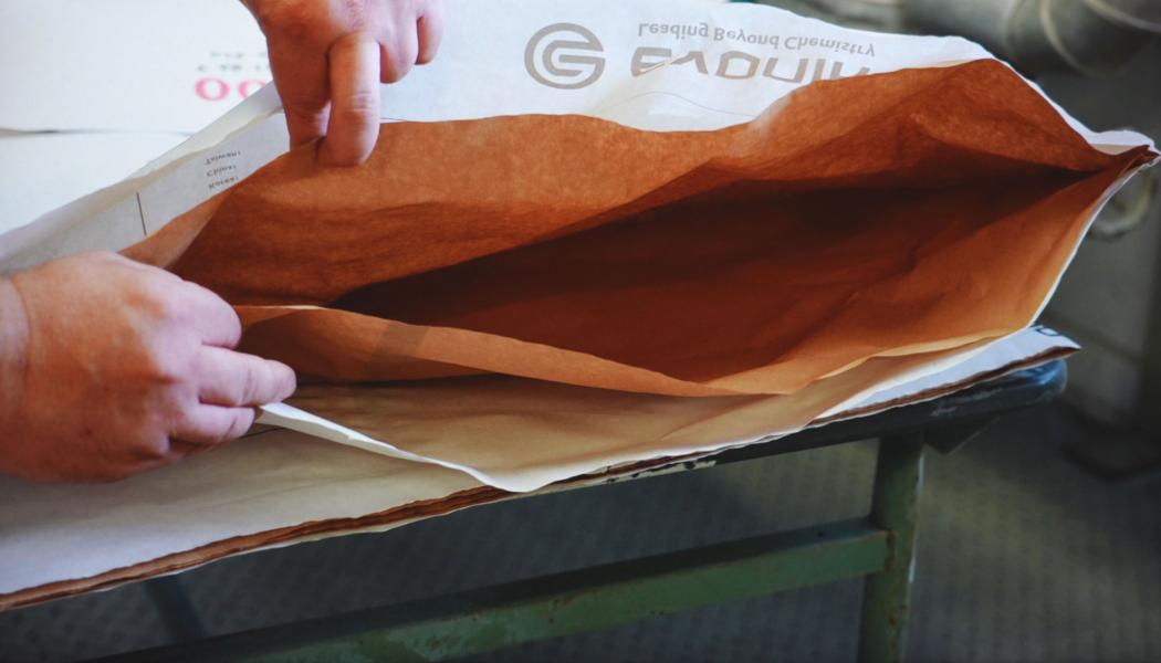 Mondi's valve bag removes plastic coated layer used in previous solution and reduces overall weight of the packaging by 30%. Photo: Mondi