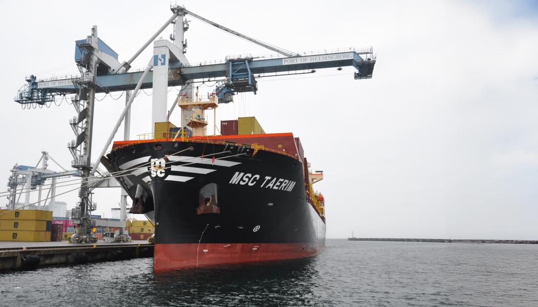 Här lossas MSC Taerim, ett av fartygen i rederiet MSC:s globala linjenätverk. Foto: Helsingborgs hamn