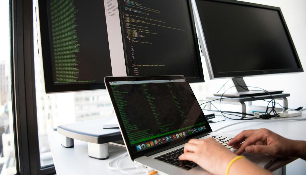 Fler svenska verksamheter behöver ta nästa steg i cybersäkerhetsarbetet. Foto: Christina wocintechchat/Unsplash