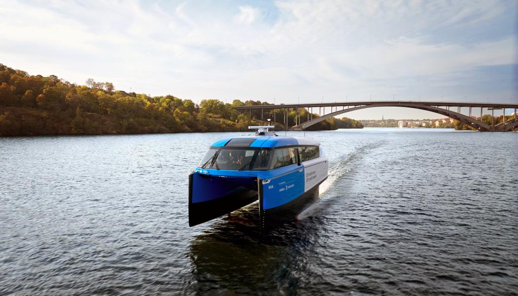 Bärplansbåten Nova på Riddarfjärden i Stockholm. Pressbild: SL