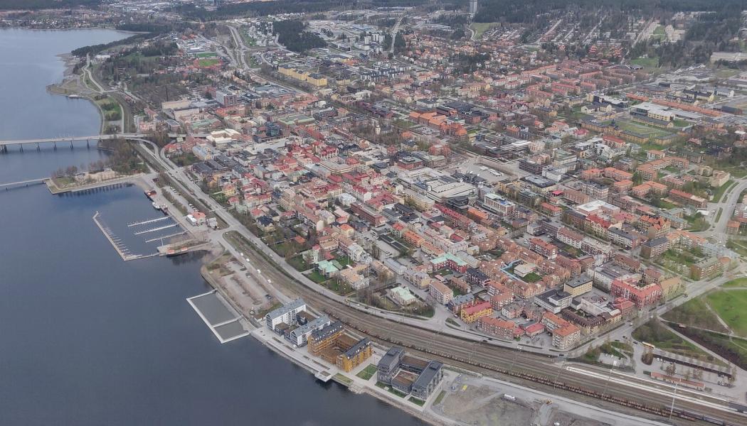 Östersund, fotograferat från helikopter. Vy mot norr. Foto: Hult/Wikimedia Commons/https://commons.wikimedia.org/wiki/File:%C3%96stersund_2.jpg