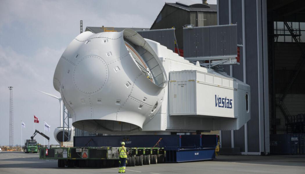 Vestas levererar prototypnacellen för det havsbaserade vindkraftverket V236-15.0 MW™ vid sin fabrik i Lindø, Danmark. Foto: Vestas