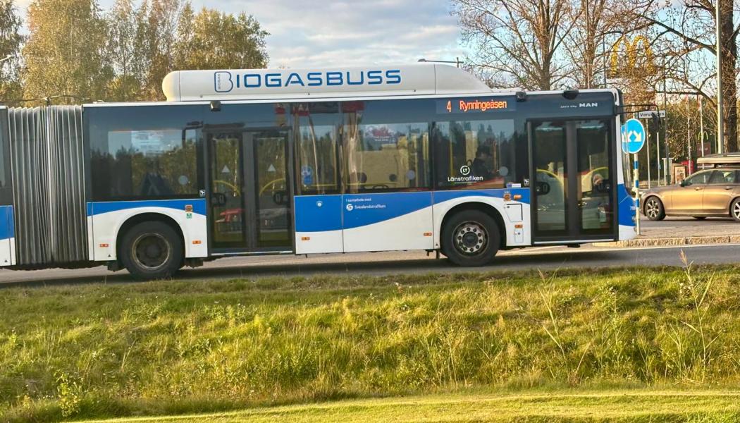 Busslinje 4 går mellan Brickebacken och Rynningeåsen i Örebro. Foto: Stina Wickenberg