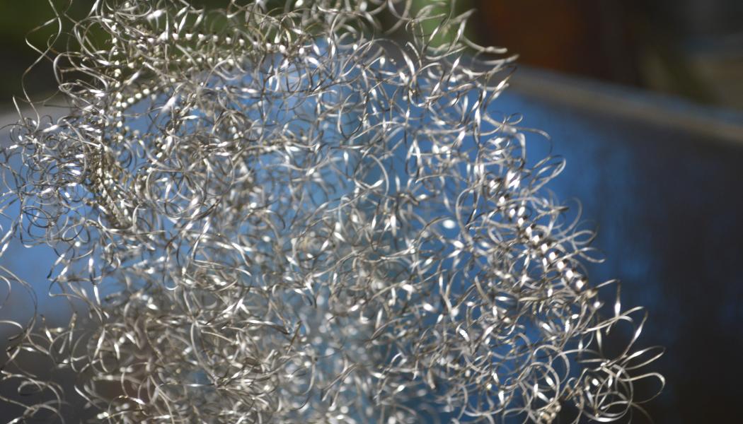 Digitala produktpass (DPP) är ett nytt EU-krav som ska koppla fysisk produktmärkning till digital produkt- och hållbarhetsdata. För att få säljas på den europeiska marknaden kommer produkter framöver att behöva ha en märkning – ofta en QR-kod – som länkar till en uppsättning centrala data.