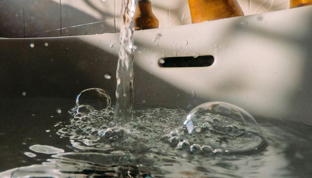 Brukningsavgiften i kommunen föreslås, från och med 1 januari 2026, höjas med 1 procent jämfört med 2025. Foto: bibi pace/Unsplash