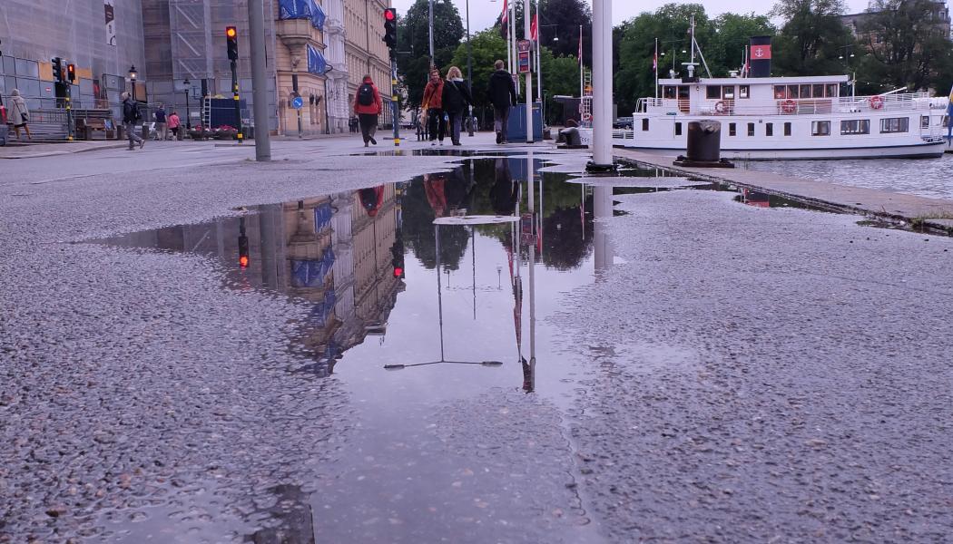 Översvämning vid Nybroviken, Stockholm. Foto: Bruce Barrow/Unsplash