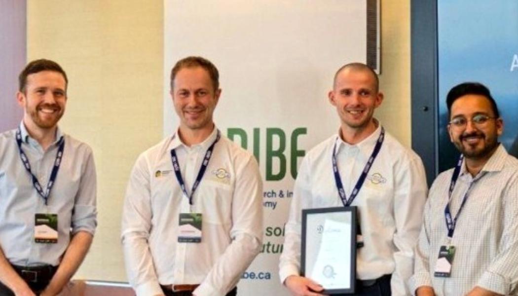 Svenska Termoträ vinnare i Bioboosters hackaton i Kanada. Pressbild: Paper Province