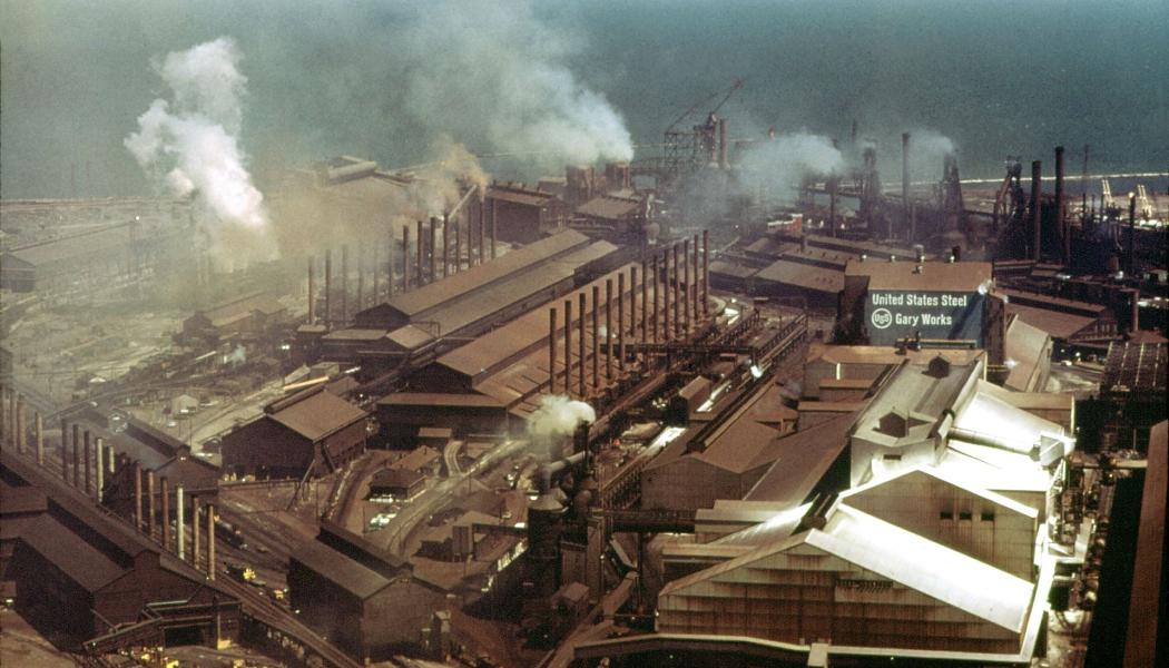 Ombyggnaden av masugnen skulle kosta 11 miljarder dollar. Gary Works i Indiana 1973. Foto: Paul Sequeira/Wikimedia Commons