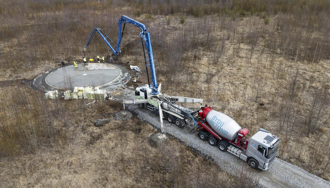 Gjutning av bottenplatta till utkikstorn med utsikt över Wasteland Climate Action Park utanför Skellefteå. Av:
Patrick Degerman