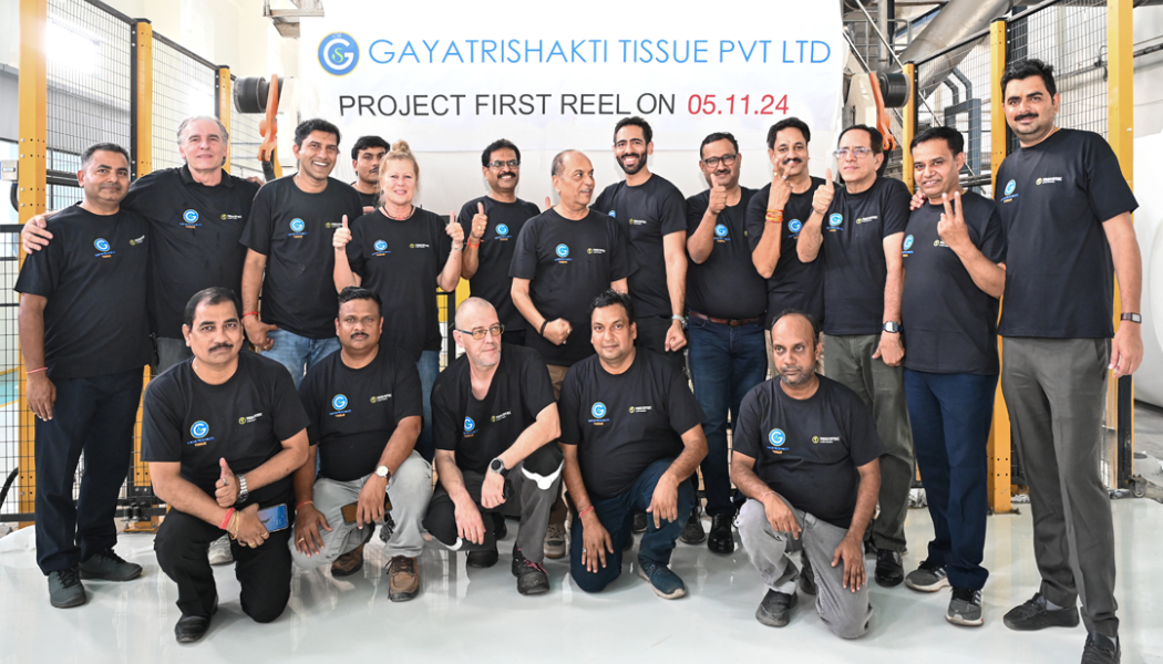 Gayatrishakti Tissue’s and Toscotec’s teams in front of PM1 at Vapi’s mill in India. Photo: Toscotec