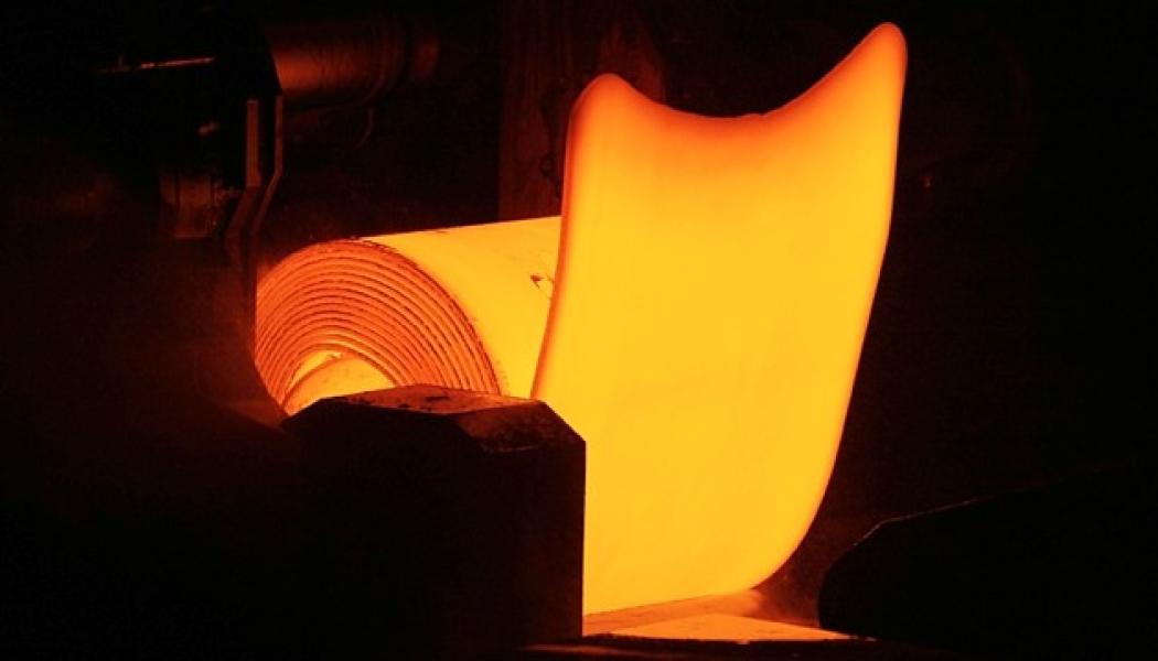 Varmvalsning av stål i svensk anläggning. Foto: Pia Nordlander
