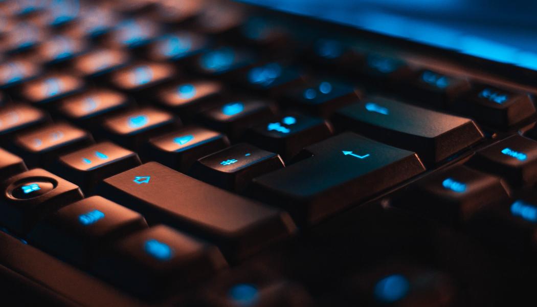 Mannen misstänks bland annat ha lämnat ut känsliga uppgifter. Foto: christian wiedige/Unsplash