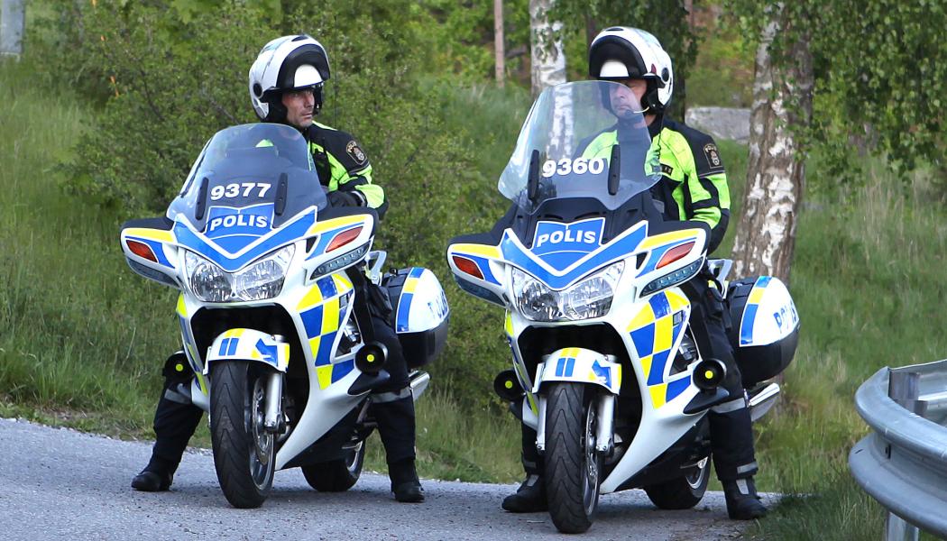 Svensk polis på motorcyklar. Foto: Bengt Nyman/Wikimedia Commons/https://commons.wikimedia.org/wiki/File:Swedish_police_on_motorcycles.jpg