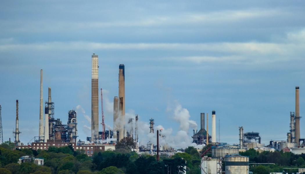 Oljeraffinaderi. Symbolbild. Foto: Creative Commons Lic. Kredit: Michaelk