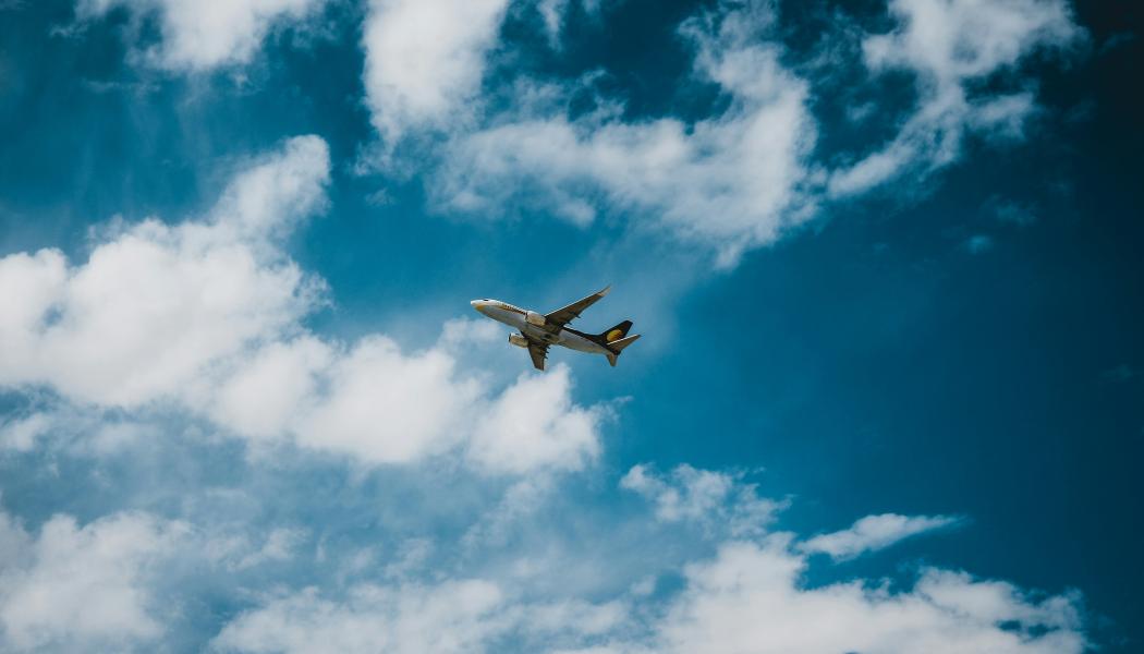 Den nya luftfartsstrategin är tänkt att stärka flygets konkurrenskraft i Sverige. Foto: Vikas Gurjar/Unsplash