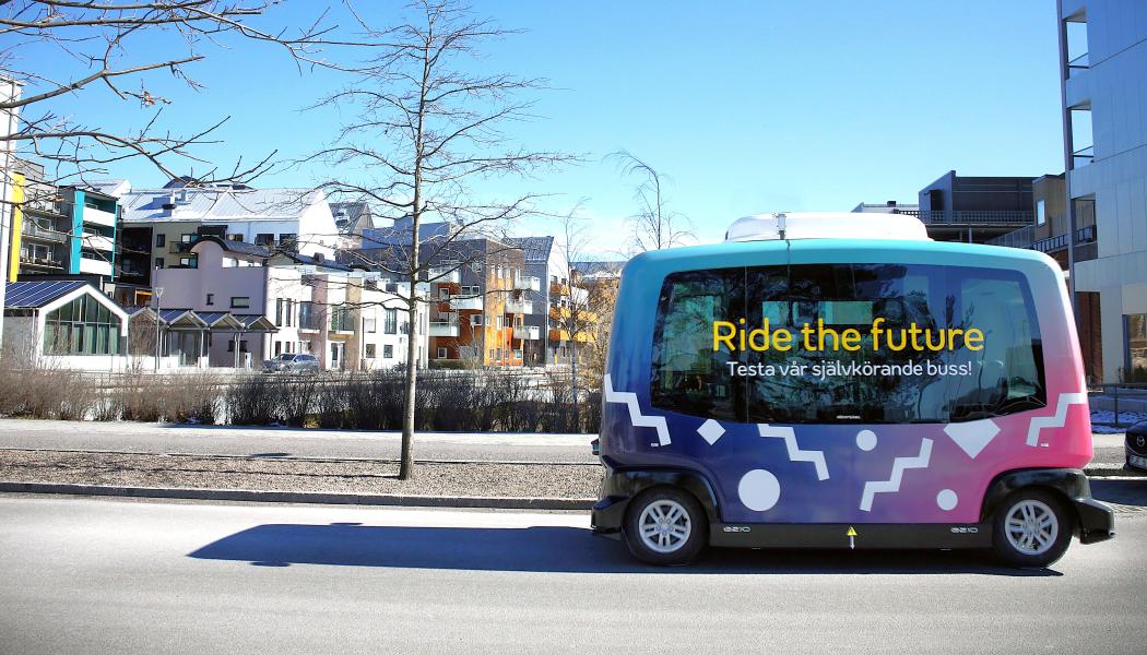 En av de gamla bussarna på väg genom Vallastaden i Linköping. Foto: Mikael Sönne/VTI