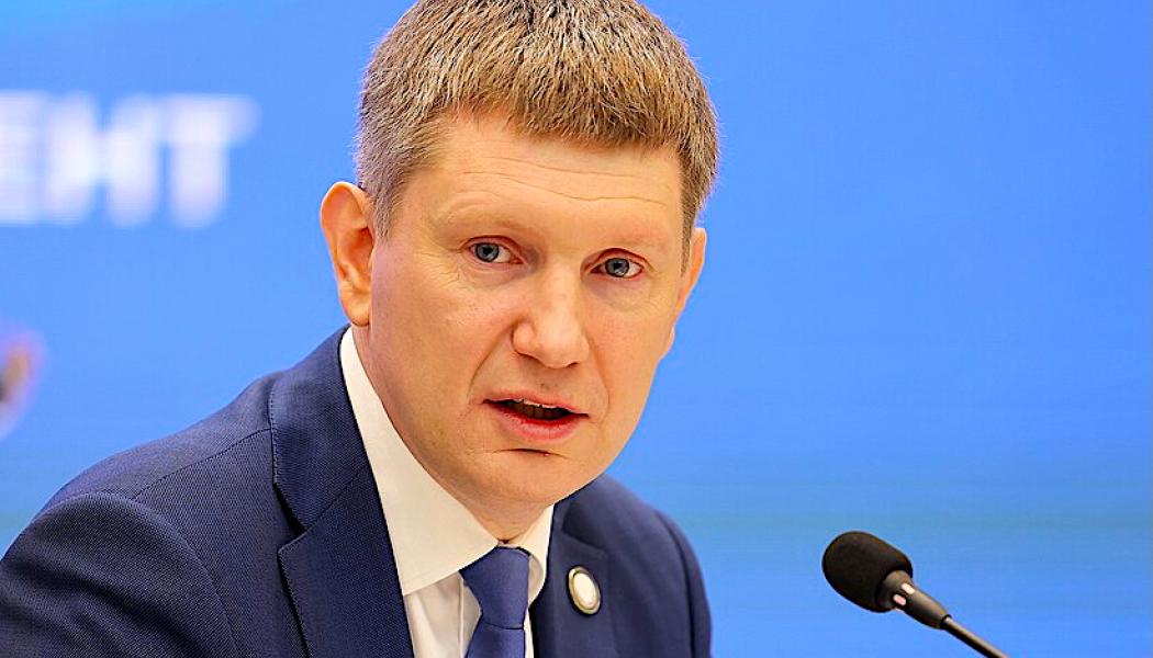 Tillväxttakten har börjat avta i flera sektorer, säger Maxim Gennadjevitj Resjetnikov.  Foto: Wikipedia Common Lic. Kredit: PressMinec 
