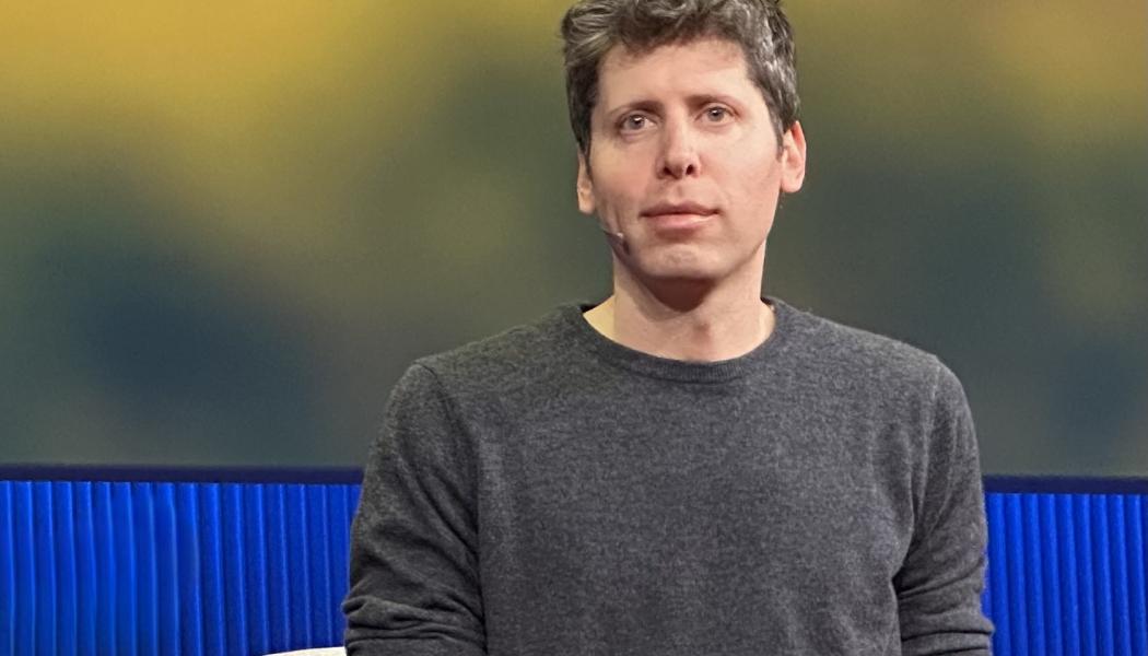 Sam Altman har föreslagit nya tekniska lösningar som ska kunna bevisa att en person verkligen är människa – bland annat det omdiskuterade projektet ”The Orb” från hans organisation Tools for Humanity. Foto: Wikipedia Common Lic. Kredit: Artem.G (diskussion | bidrag) laddade upp ett verk av Steve Jurvetson från https://www.flickr.com/photos/jurvetson/54446118165/
 med UploadWizard