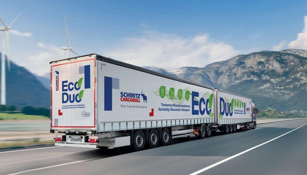 Svenska DUO2-projektet, innebär att fordonståg med två standardtrailers på 13,6 meter vardera kopplas samman. Symbolbild. Foto: Schmitz-Cargobull. 