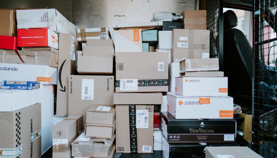 Totalt ökade paketvolymerna med 17 procent jämfört med samma period i fjol. Foto: claudio schwarz/Unsplash