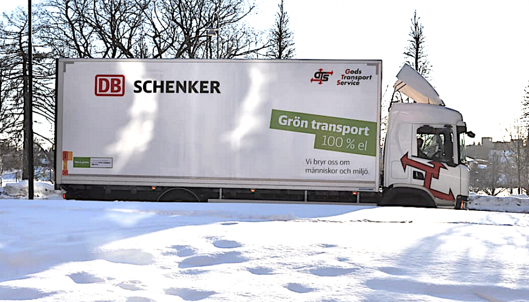 Lastbilen, en helelektrisk Scania 25 P, kommer köra i Umeå. Elbilen blir den fösta i sitt slag i Västerbotten. Foto: DB Schenker