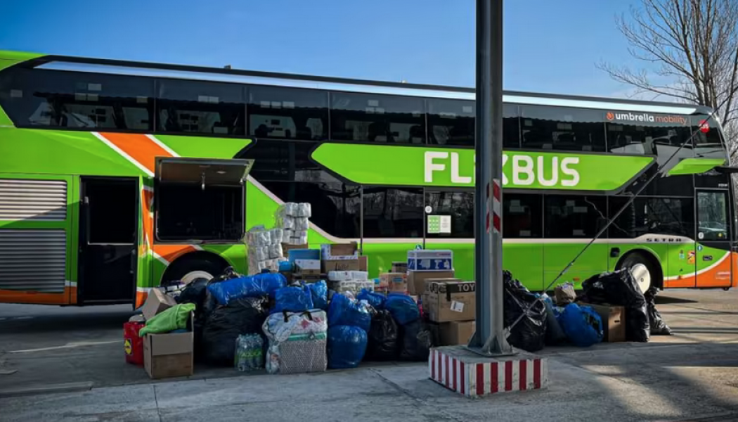 FlixBus hjälper nödställda med transport och förnödenheter. Foto: FlixBus