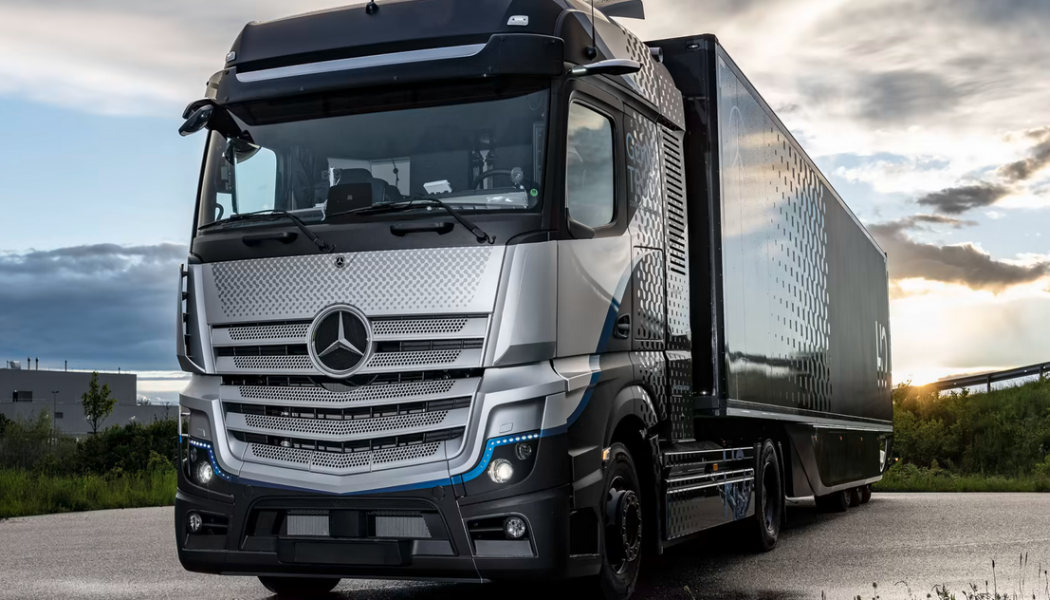 De första prototyperna av eActros som dragbil för fjärrtrafik är nu byggda. Foto: Mercedes-Benz 