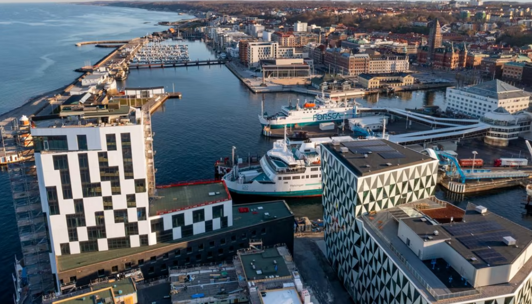 Tecknar milstolpe för logistiksektorns hållbarhetsarbete i Helsingborg. Foto: Helsingborgs stad 