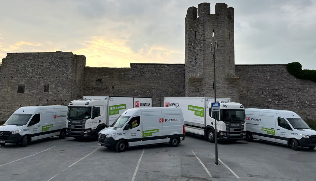 Den tio fordon starka flottan består av tre elpaketbilar, fyra helelektriska distributionsbilar samt två elhybrider och en elcykel. Foto: DB Schenker
