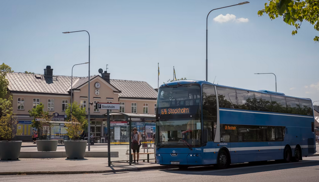 Nu kör Transdev bland annat linje 676 mellan Norrtälje och Stockholm. Foto: Transdev 