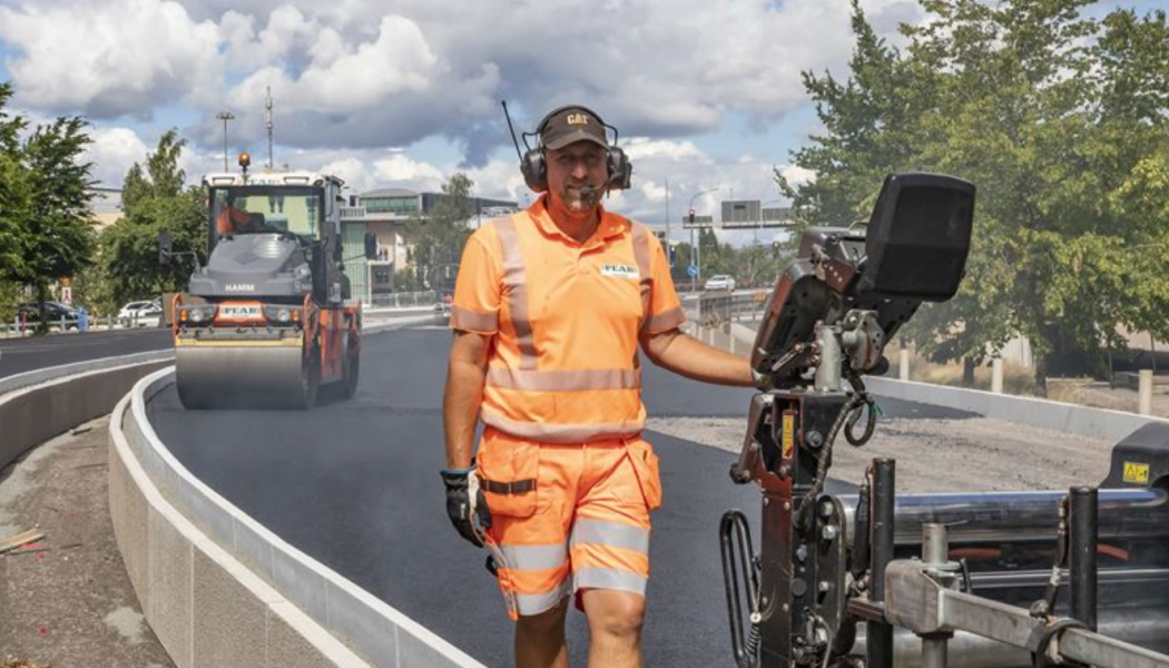 Uppdraget gäller underhållsbeläggningar med tillhörande anläggningsarbeten samt fräsningsarbeten och vägmarkering. Foto: Peab