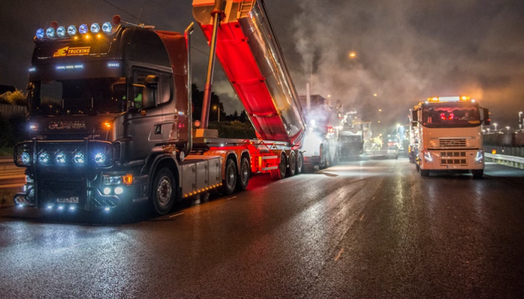 Trafikverket asfalterar om båda körfälten på E20 mellan trafikplats Svista och trafikplats Kjula- Foto: Trafikverket   