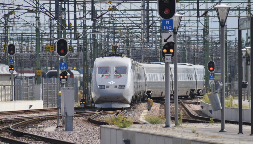 Trafikverket måste bli bättre på att evakuera tåg som blivit stillastående kräver regeringen. Arkivbild