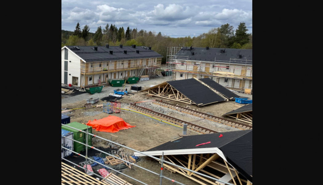 Kvarteret Kvarnbacken i Kåge är ett lyckat exempel på hur Skebo satsar på att bygga nyproduktion i ytterområdena. Här blir det lägenheter centralt i Kåge och naturskönt vid älven. Beräknad inflyttning är sommaren 2023. Foto: Skebo