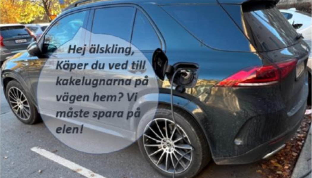 Elbilar på laddning i Stockholm. 