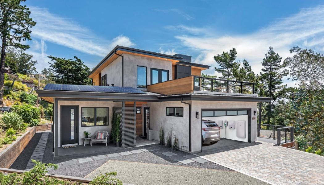 SolarEdge Home hanterar dynamiskt och optimerar produktion och förbrukning av solenergi, lagring samt reservkraft, vilket gör det möjligt för villaägare att driva hela sitt hem med ren, förnybar solenergi. Foto: SolarEdge