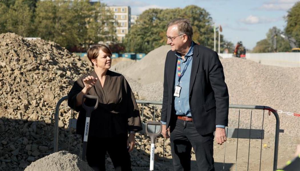 Första spadtaget av den nya multisportbyggnaden på Stadionområdet. Bild: Malmö stad
