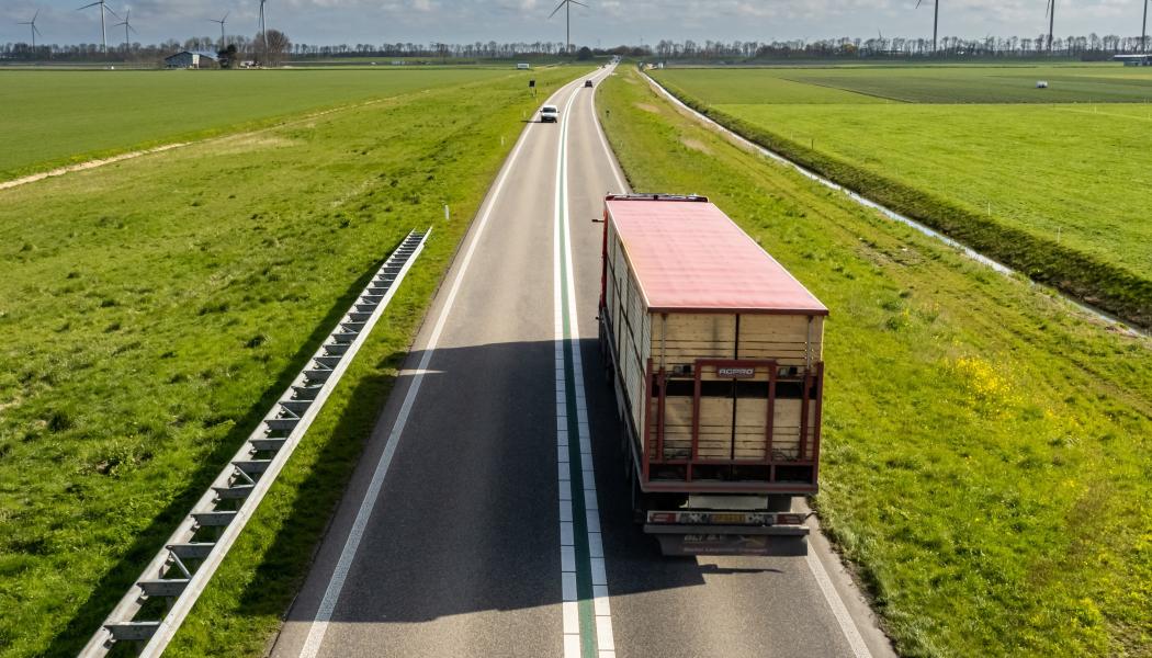 Regeringen inför lättnader för gröna godstransporter. Foto: sven brandsma unsplash