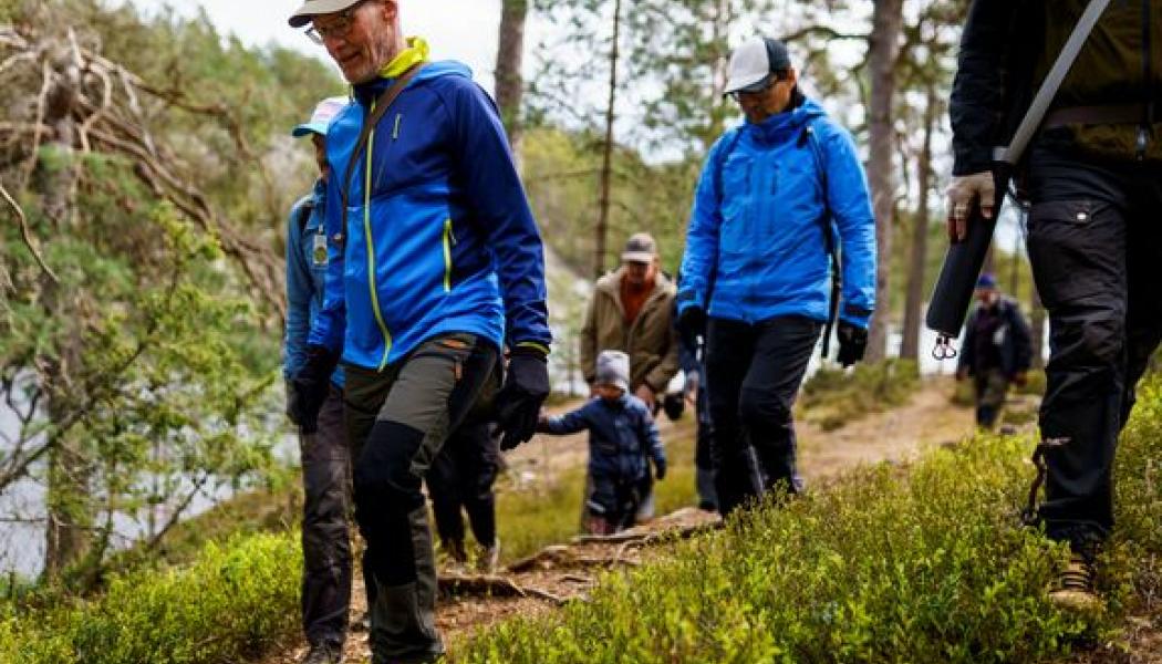 En höjning till 200 miljoner kronor skulle enligt Svenskt Friluftsliv bland annat göra det möjligt att nå fler barn och unga, stärka ledarförsörjningen, sänka trösklarna till organiserad fritid, utveckla verksamhet i hela landet och öka kunskapen om allemansrätten. Det skulle också ge bättre förutsättningar för friluftsorganisationerna att bidra till samhällets arbete med folkhälsa, inkludering och civil beredskap. Foto: PMAGI AB