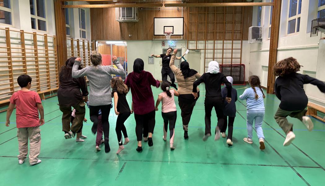 Aktivitet innan gemensam middag vid en av familjeträffarna i Malmö. Foto: Innovation Skåne