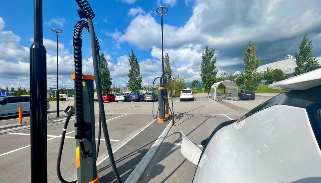 Laddning vid Kupolen i Borlänge. Foto: Stina Wickenberg