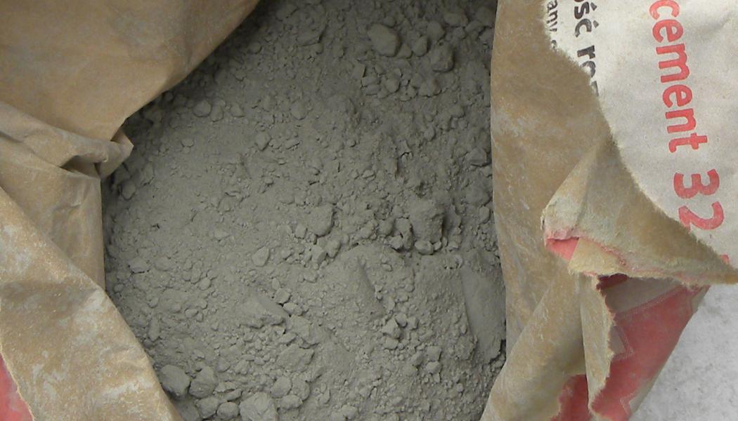 Cement. Foto: Szlomo Lejb/Wikimedia Commons