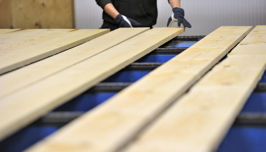 Byggtakten är fortsatt låg i Sverige och situationen för sågverken har blivit rejält pressad. Foto: Johan Ardefors/Svenskt Trä