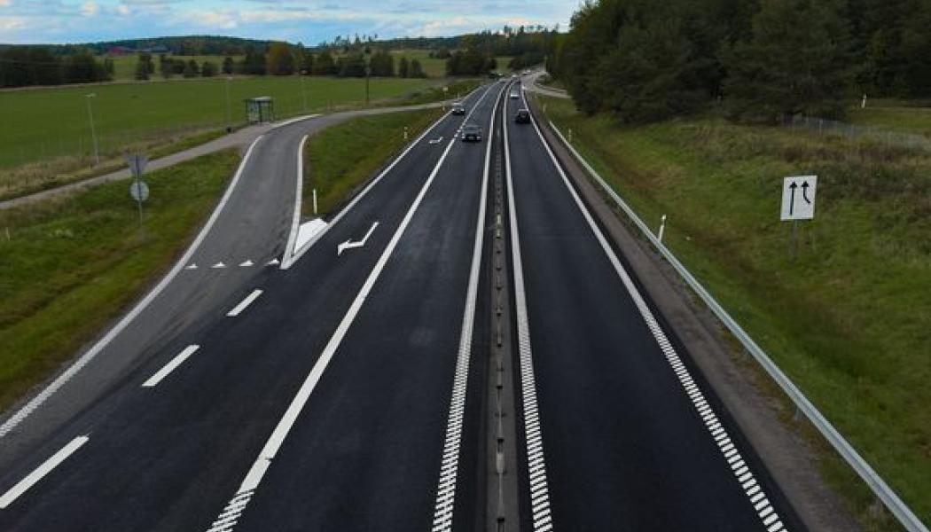 Målet är att återta den underhållsskuld som byggts upp under lång tid och successivt återställa vägarnas standard. Foto: Trafikverket